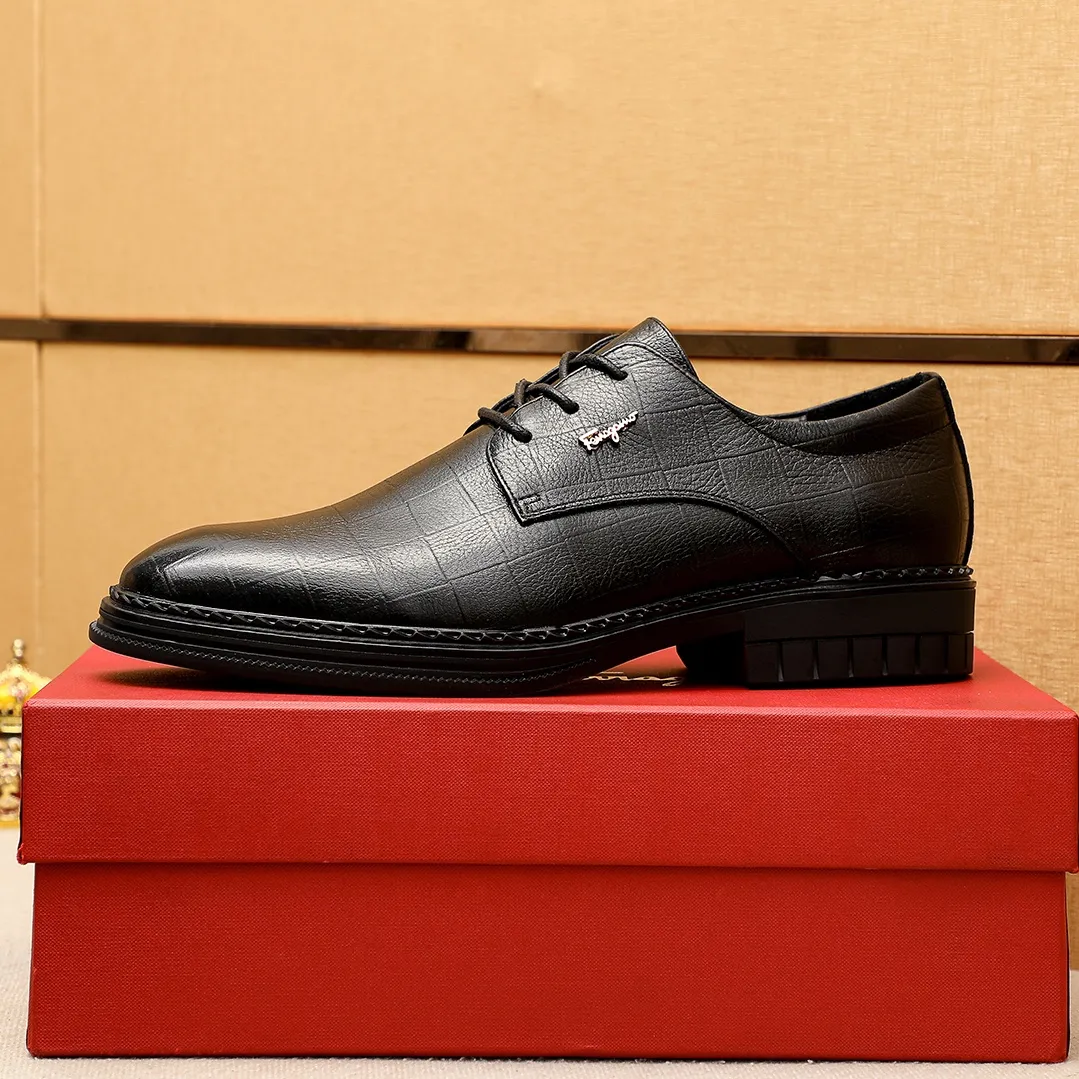 Men's shoes 💰462 💐 Product trademark: Ferragamo "Ferragamo" business leather shoes Regular size: 38-44 (45.46🉑️customized) Product materials: Selected imported first-layer calfskin embossed upper + luxury hardware buckle, imported water-dyed cow leather lining. Strong three-dimensional visual effect, rubber outsole Color: 1⃣️color optional